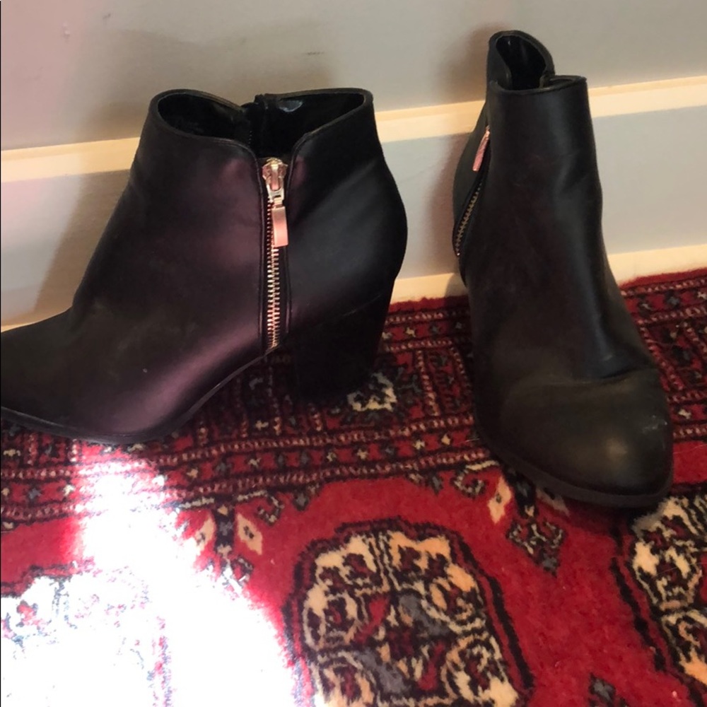 Leather black boots